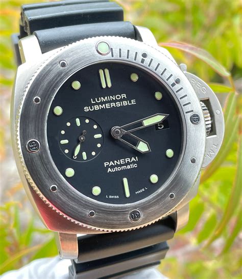 panerai pam 305 submersible.